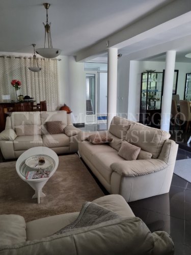 Prekrasna Vila,440m2, u Budvi-Prijevoru sa Pogledom na More i Blizinom Plaže, Montenegro.