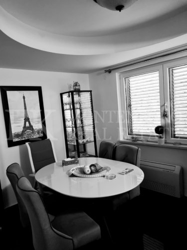 Prekrasna Vila,440m2, u Budvi-Prijevoru sa Pogledom na More i Blizinom Plaže, Montenegro.