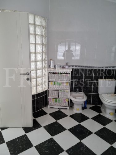 Prekrasna Vila,440m2, u Budvi-Prijevoru sa Pogledom na More i Blizinom Plaže, Montenegro.