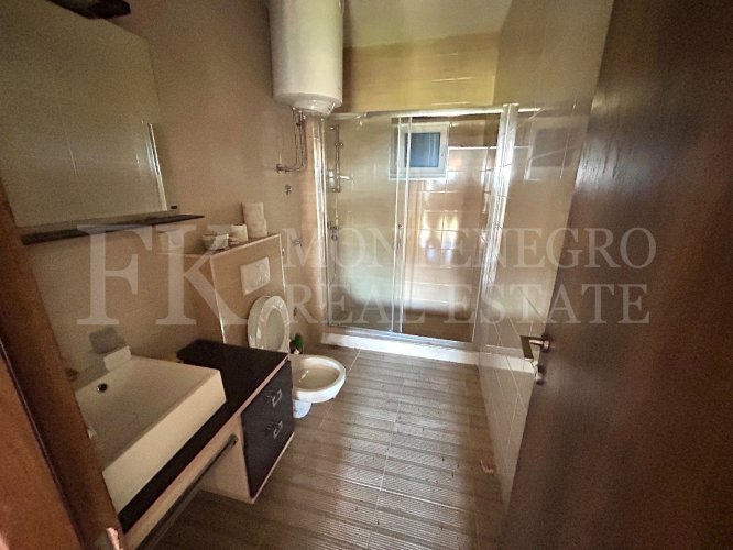 Prekrasna Vila,440m2, u Budvi-Prijevoru sa Pogledom na More i Blizinom Plaže, Montenegro.