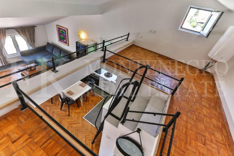 Эксклюзивная мансардная квартира (пентхаус) в Свети Стефане с потрясающим видом на море, в Черногории.