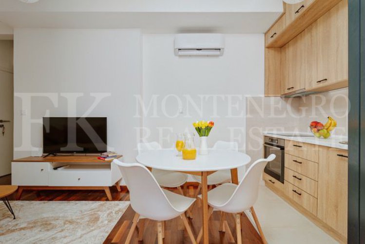 Moderna stan s pogledom na more i dva garažna mjesta u Kotoru - Dobrota.