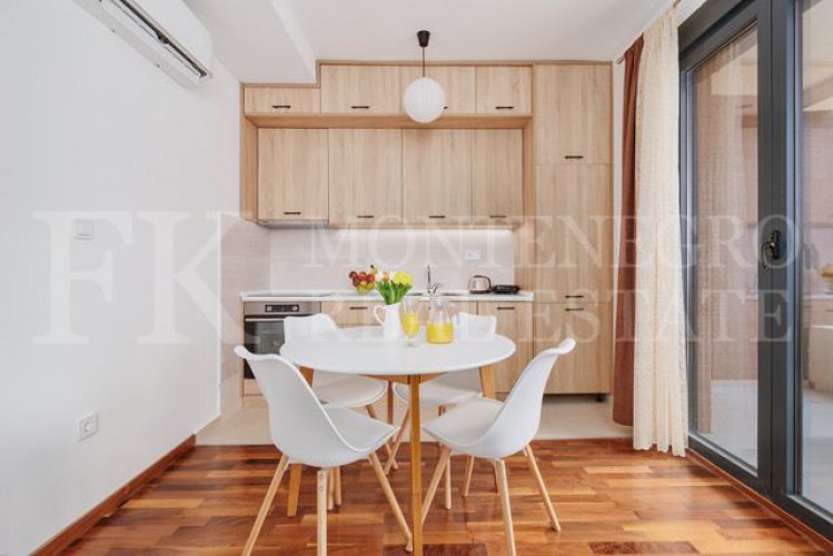 Moderna stan s pogledom na more i dva garažna mjesta u Kotoru - Dobrota.