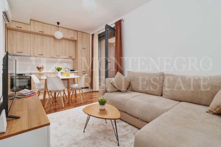 Moderna stan s pogledom na more i dva garažna mjesta u Kotoru - Dobrota.