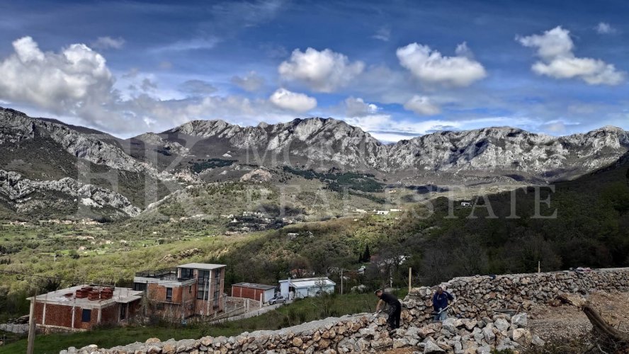 Prostrano građevinsko zemljište s pogledom na more u Baru - Zupci, 1.842 m²