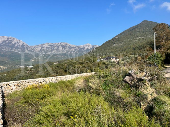 Prostrano građevinsko zemljište s pogledom na more u Baru - Zupci, 1.842 m²