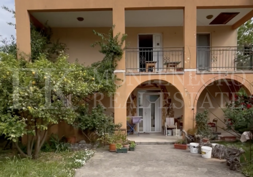 Charming House with Garden in Bar-Polje – Two Separate Units, 164 m² of Living Space, Quiet Yet Close to the City A lovingly maintained home with great potential – perfect for families, self-sufficient living or as an investment.